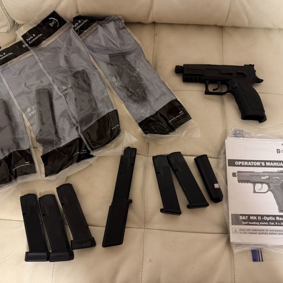 Image 1 - B&T MK II 9mm w/ mags