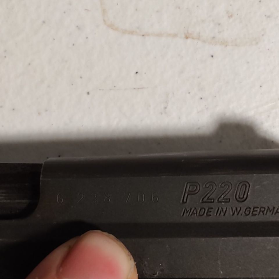 Image 5 - W. German SIG P220