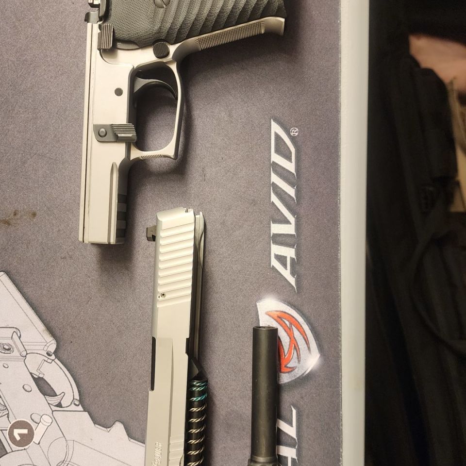 Image 4 - SIG P220 Elite stainless 