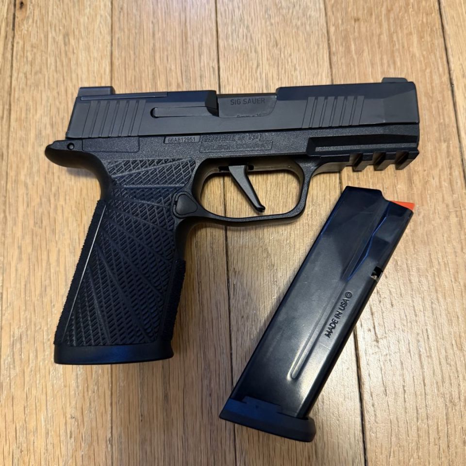 Image 2 - WTS P365 XL w/ extras $750 OBO