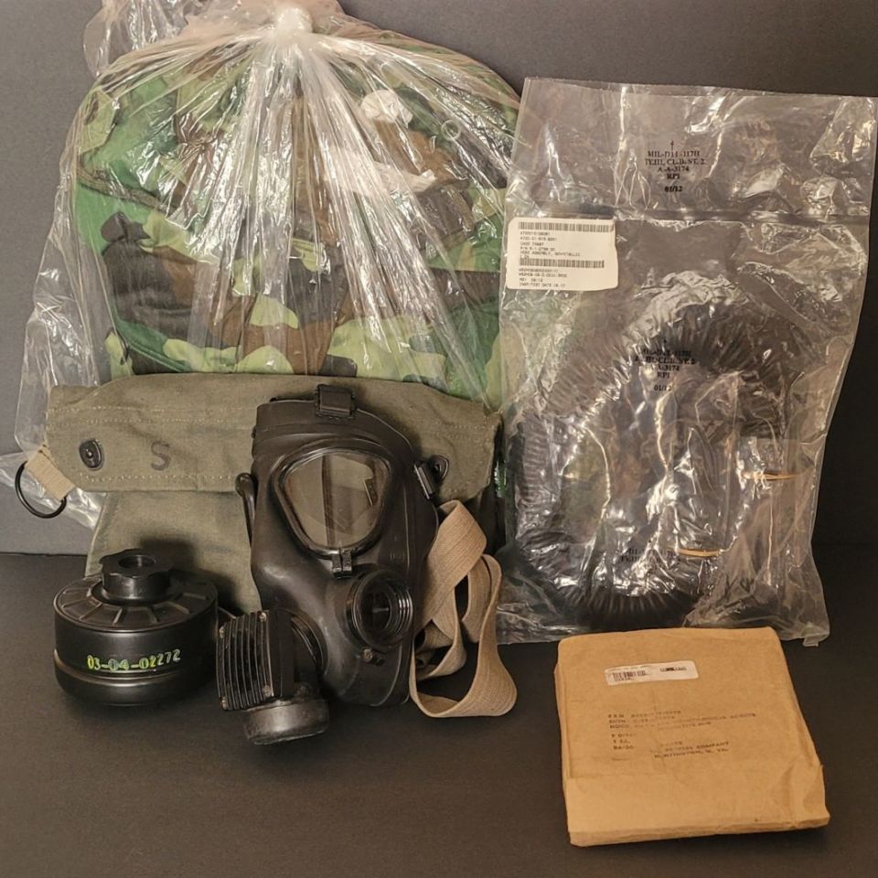 Image 1 - Serbian M2F Gas Mask Bundle