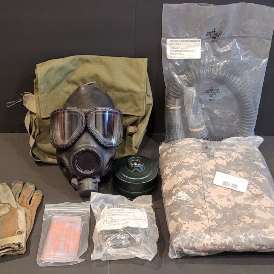 Image 1 - US M40 Gas Mask GWOT Bundle