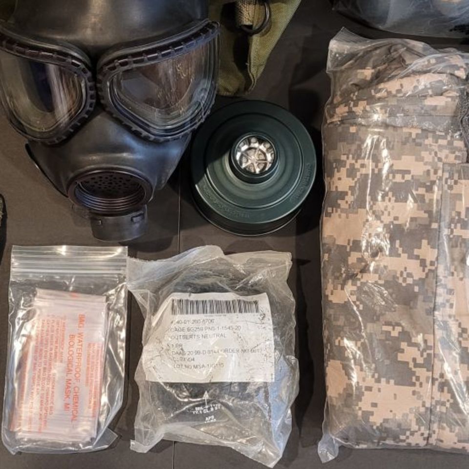 Image 2 - US M40 Gas Mask GWOT Bundle