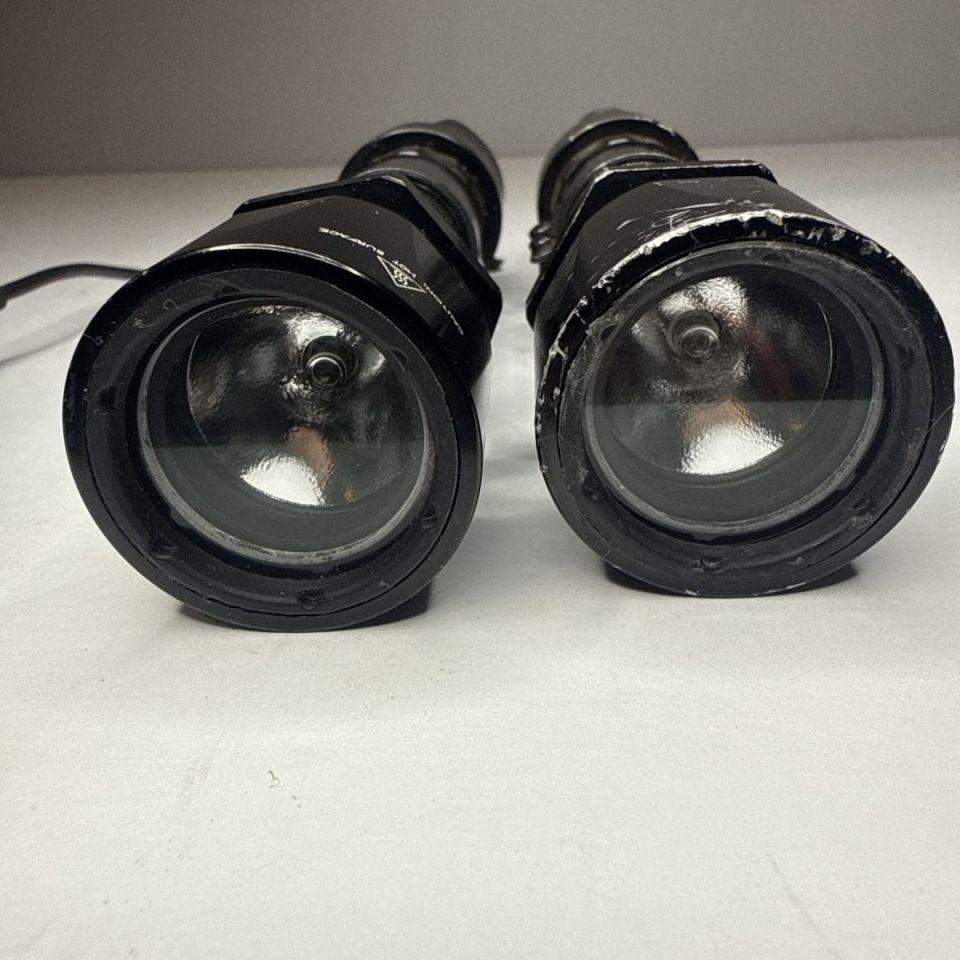 Image 3 - SureFire 660 Flashlight 