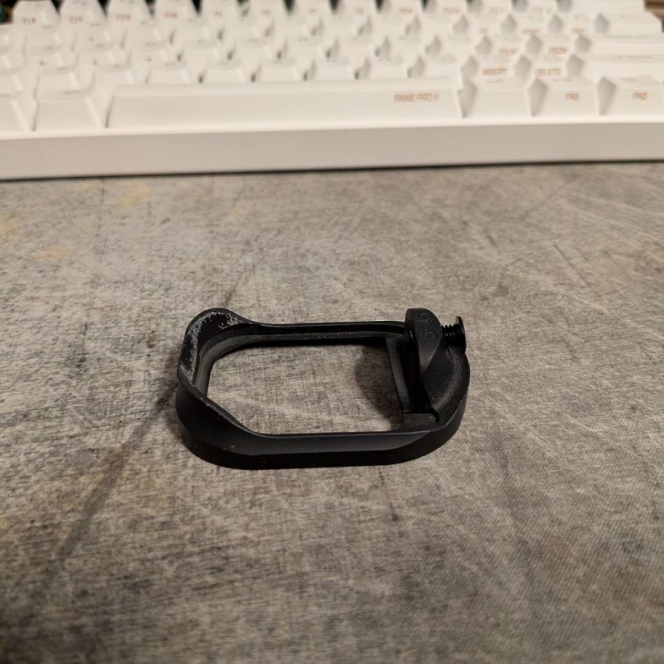 Image 2 - SLR Magwell Glock 5/45 USED