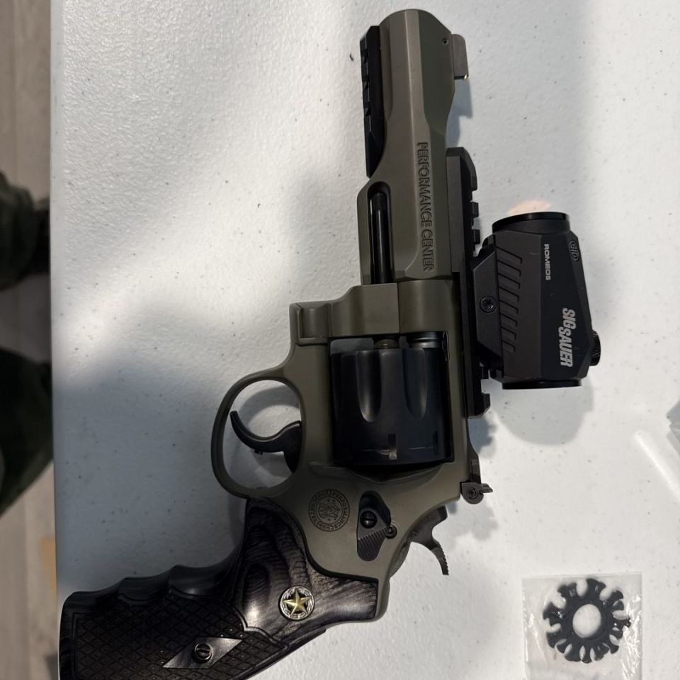 Image 1 - S&W trr8 327 357 Moss 