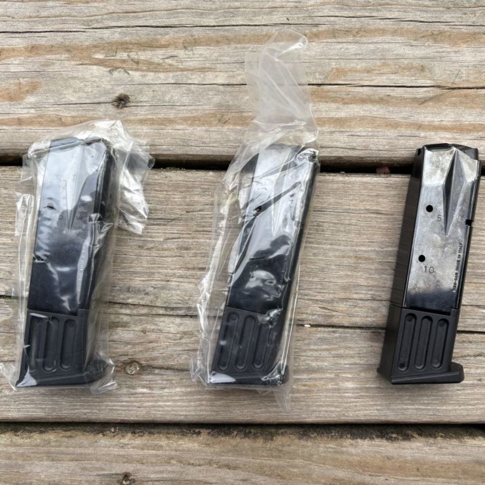 Image 1 - Three Sig Sauer P223 10rd mags