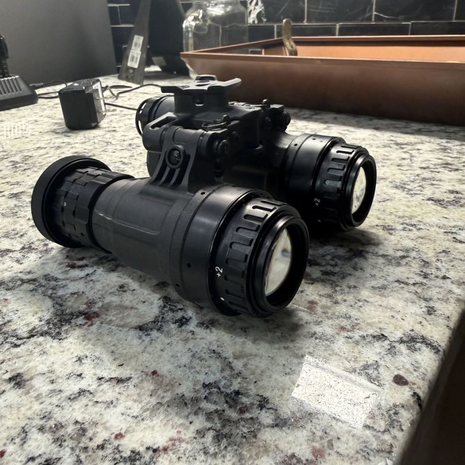 Image 2 - Nocturn Katanas / photonis 