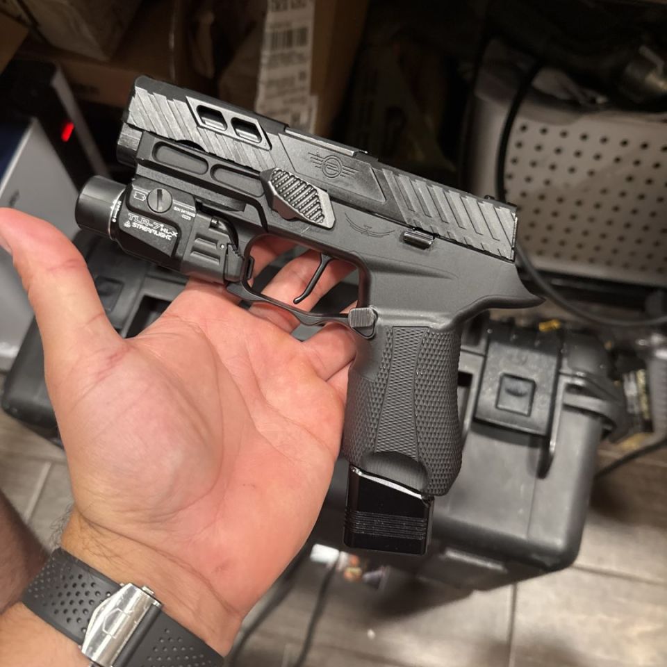 Image 2 - Gucci p320 compact