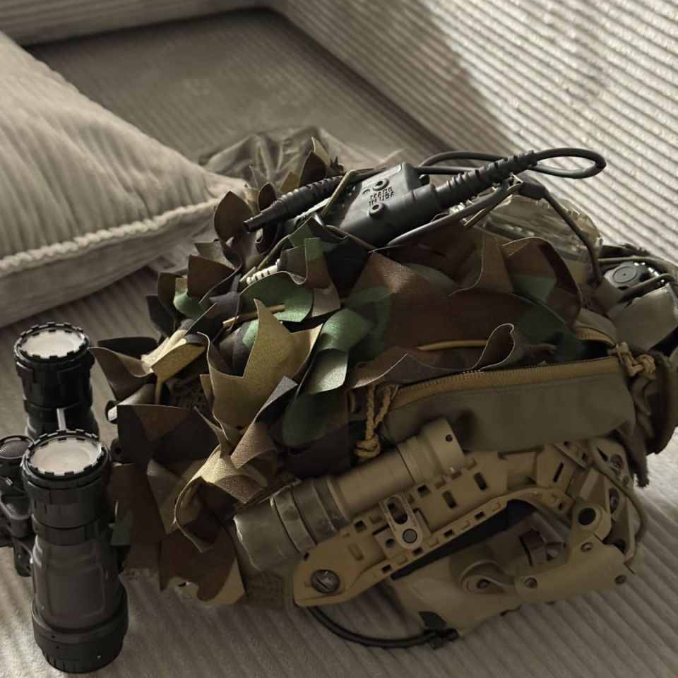 Image 1 - Axl helmet scrim squid