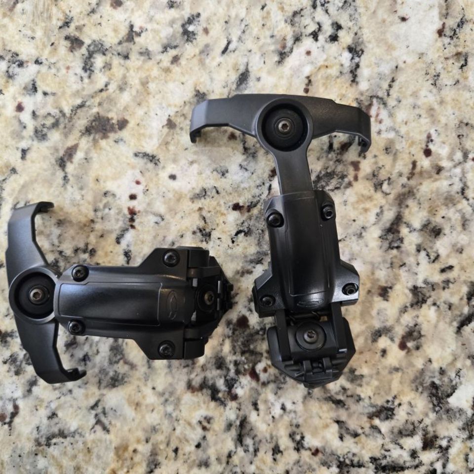 Image 2 - AMP arms, blk. 