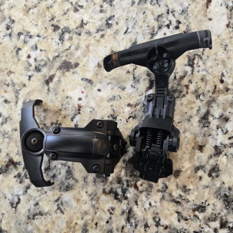 Image 1 - AMP arms, blk. 