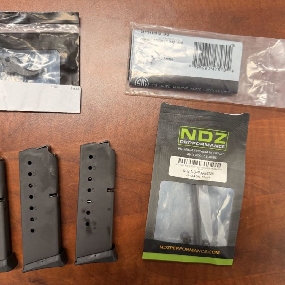 Image 3 - Sig P239 9mm Package many mags