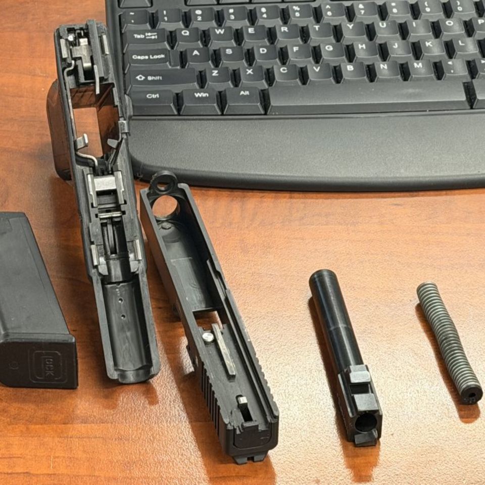 Image 4 - Glock 17 Gen 2 + Extras - EXC