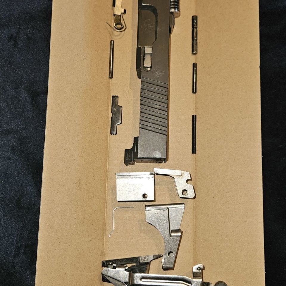 Image 1 - G17 gen 3 slide + DD17.2 kit