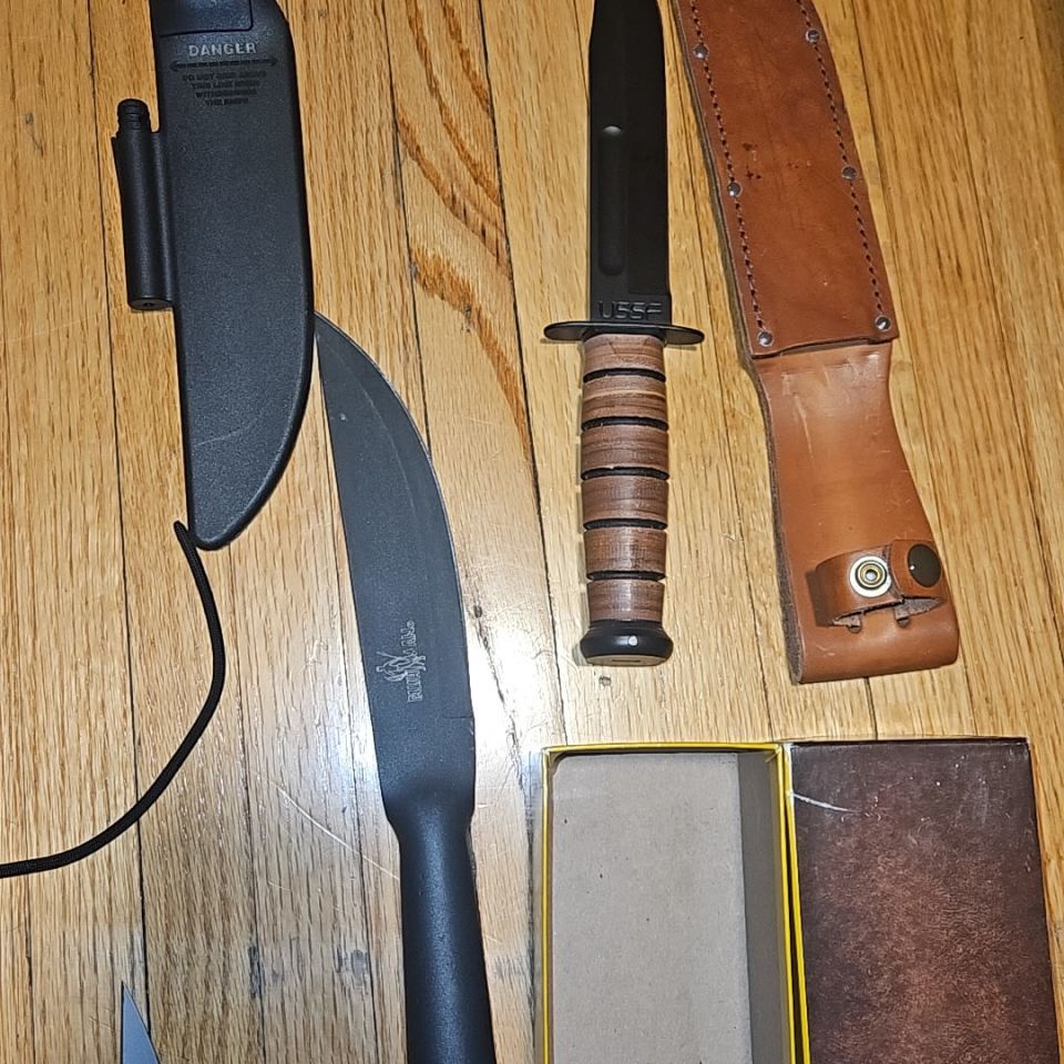 Image 2 - Knife lot