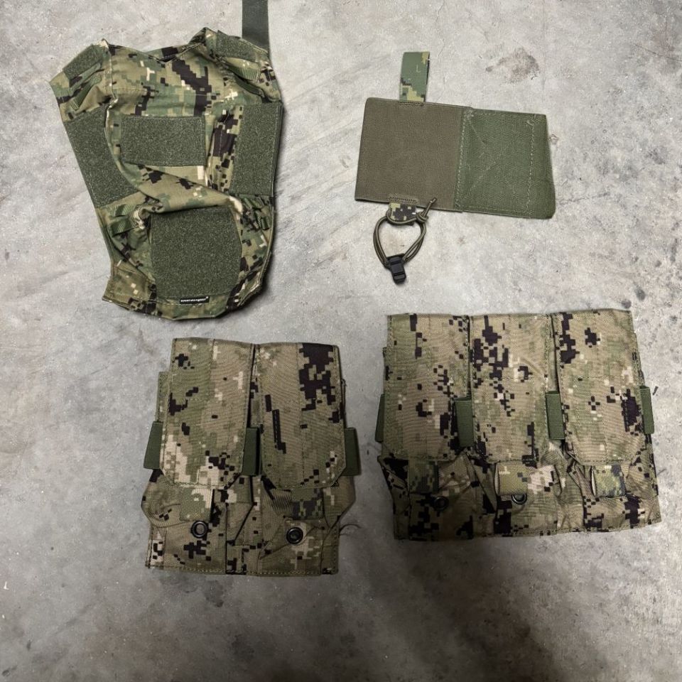 Image 3 - Gear lot 