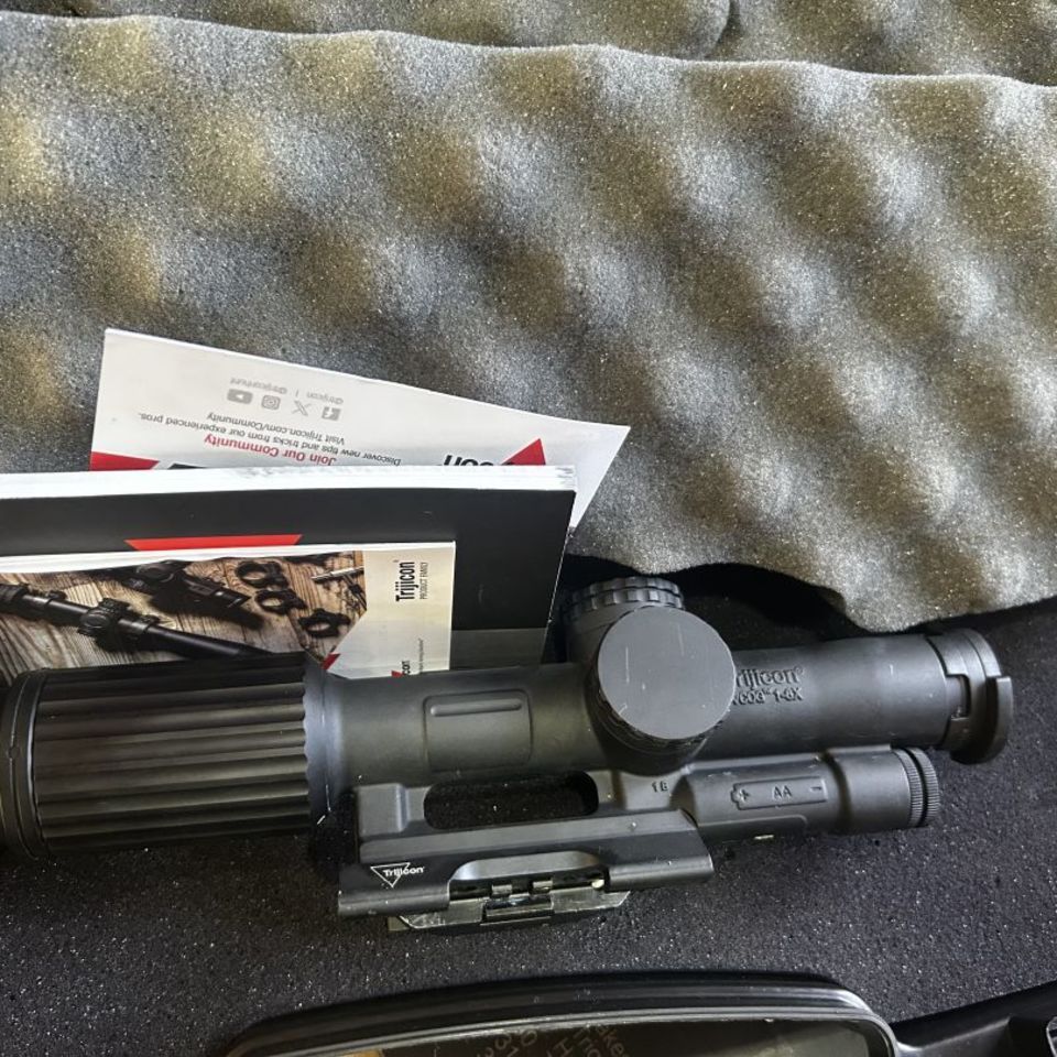 Image 1 - Vcog 1-6 trijicon horseshoe