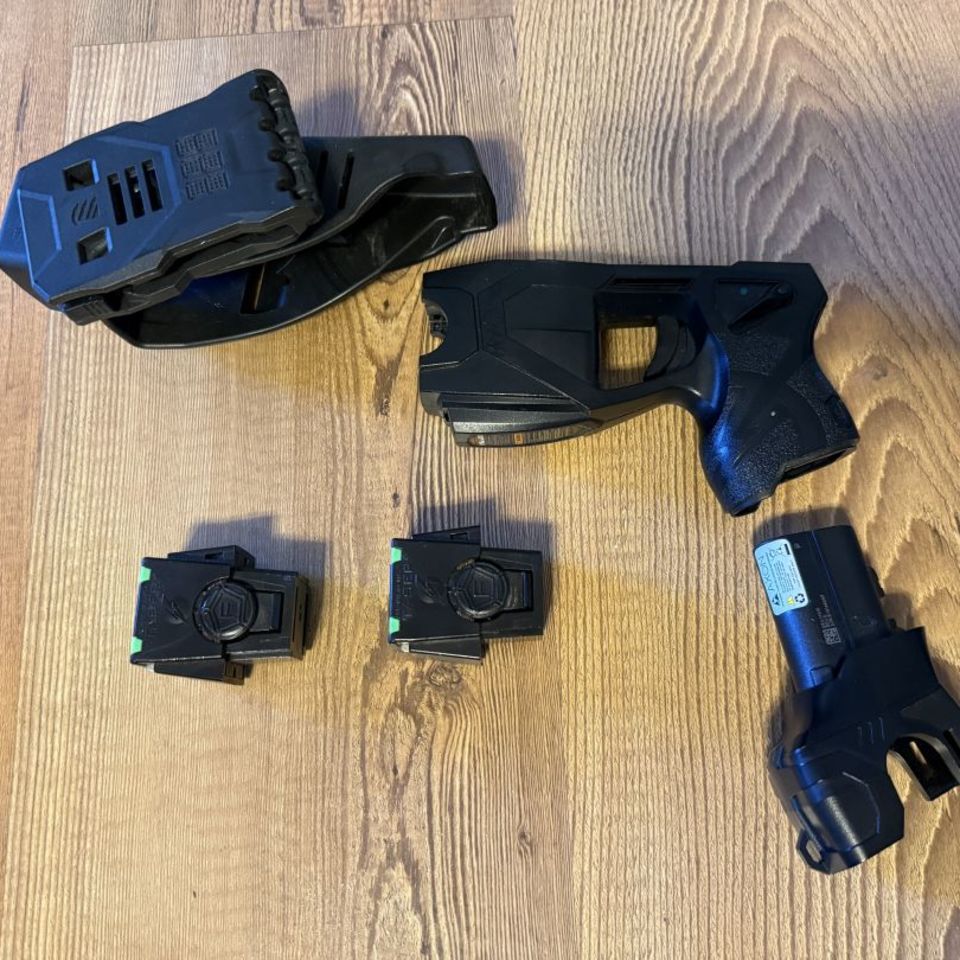 Image 2 - Taser X26p Kit