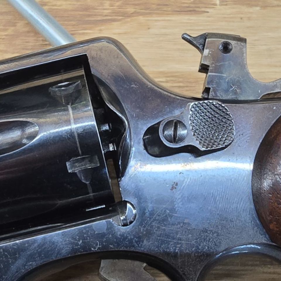 Image 4 - Smith & Wesson model 10