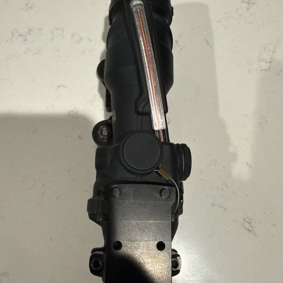 Image 4 - Acog TA31F in Larue mount 