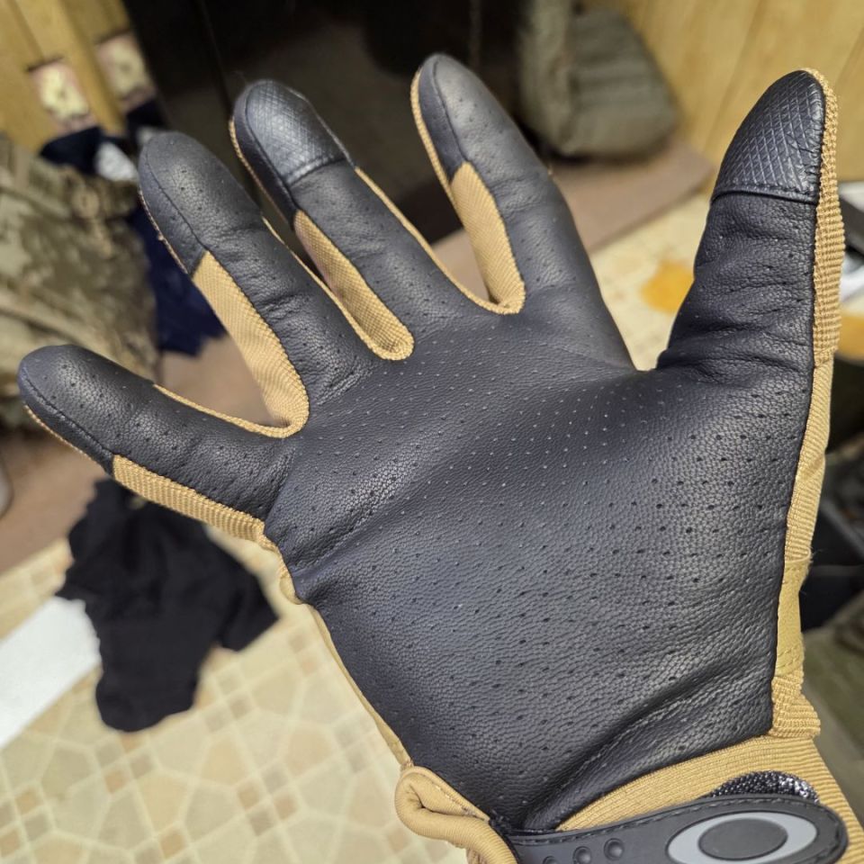 Image 3 - Oakley assault gloves