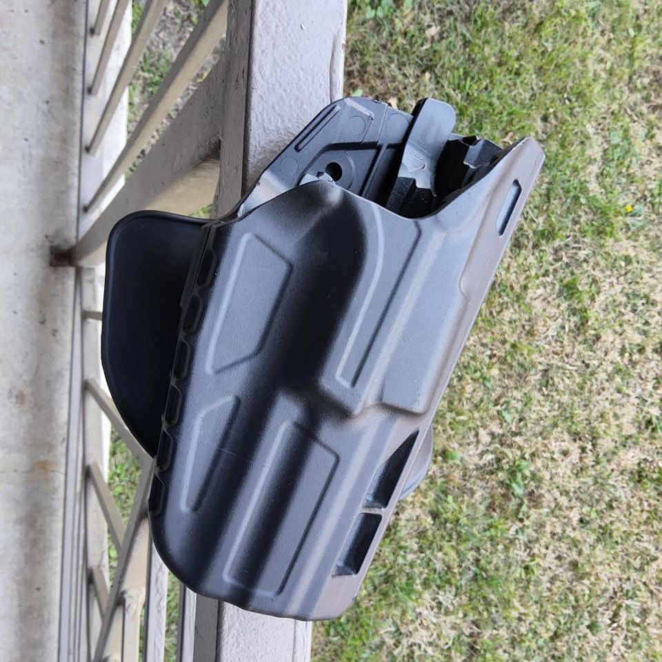 Image 2 - Sig 220  safariland $65