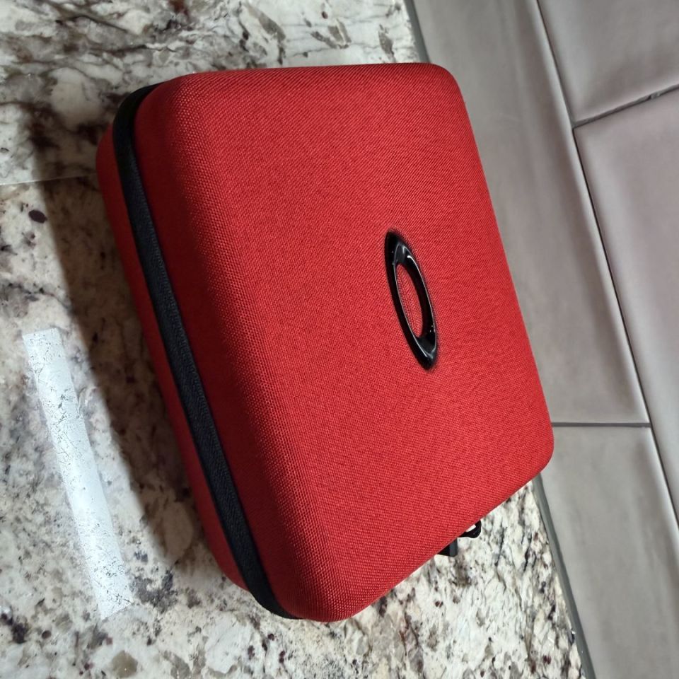 Image 4 - Oakley M2 (like new)