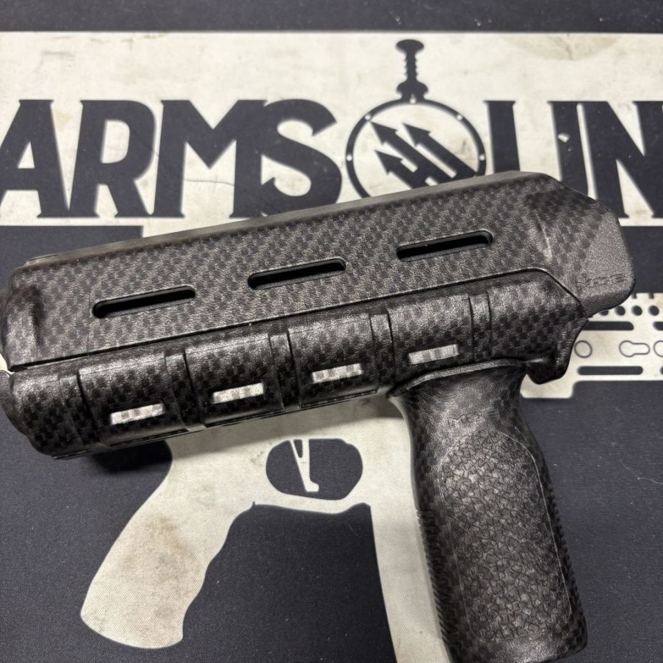 Image 2 - Carbon fiber magpul