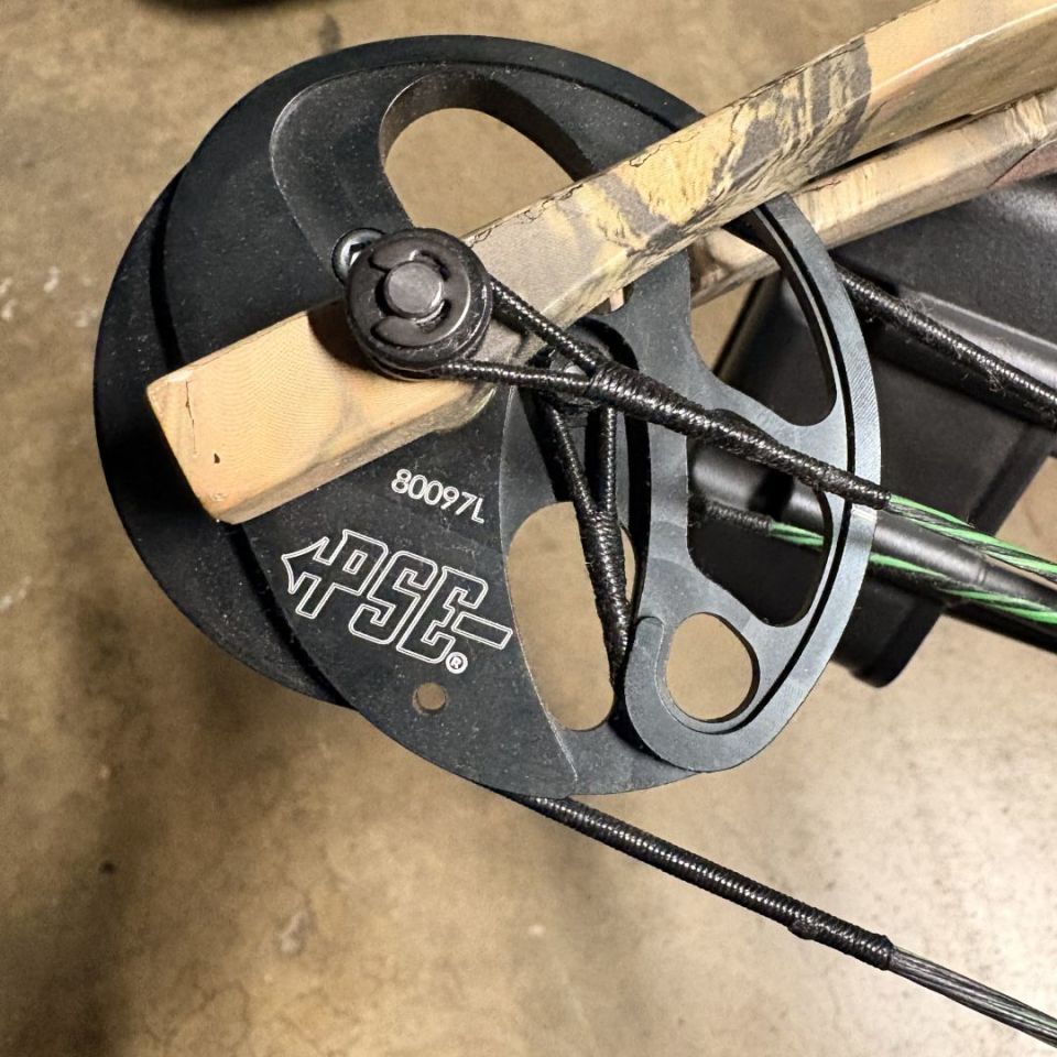 Image 2 - PSE vector 310 crossbow