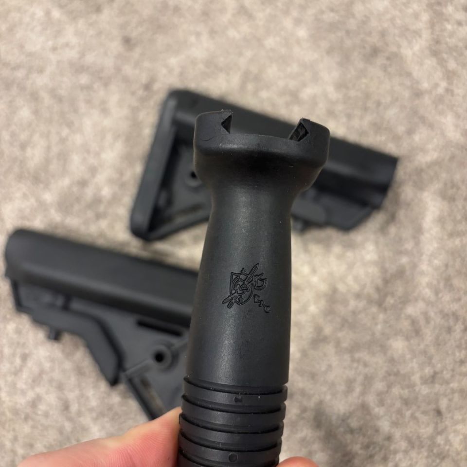 Image 3 - Bravo B5 stock(s) and KAC grip