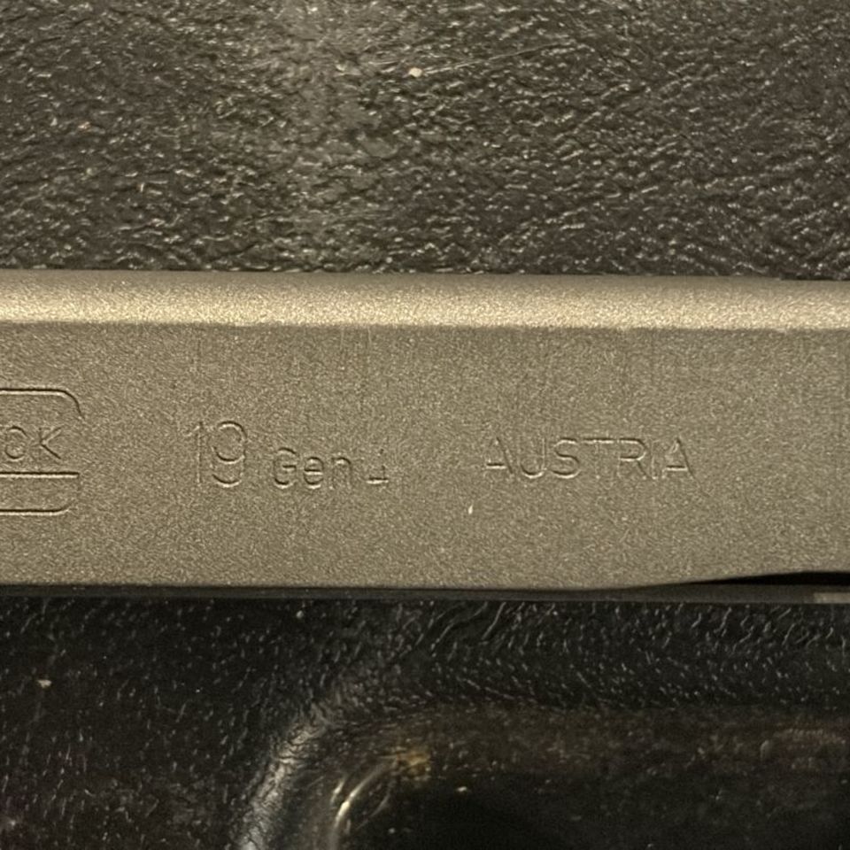 Image 2 - Gen4 glock 19 gen4 slide