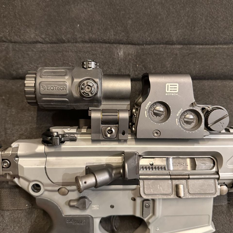 Image 2 - Eotech XPS2 & G33 Magnifier