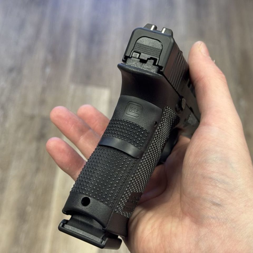 Image 5 - BNIB Glock 19 Gen 6 - Custom