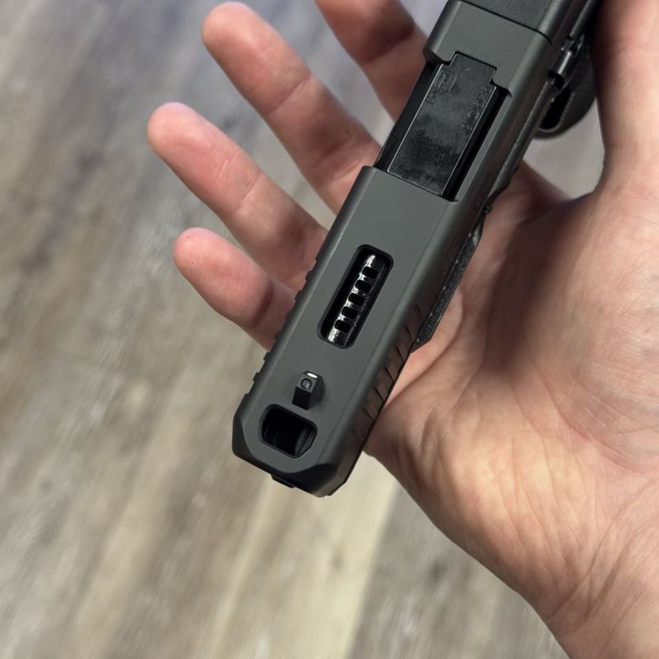 Image 2 - BNIB Glock 19 Gen 6 - Custom