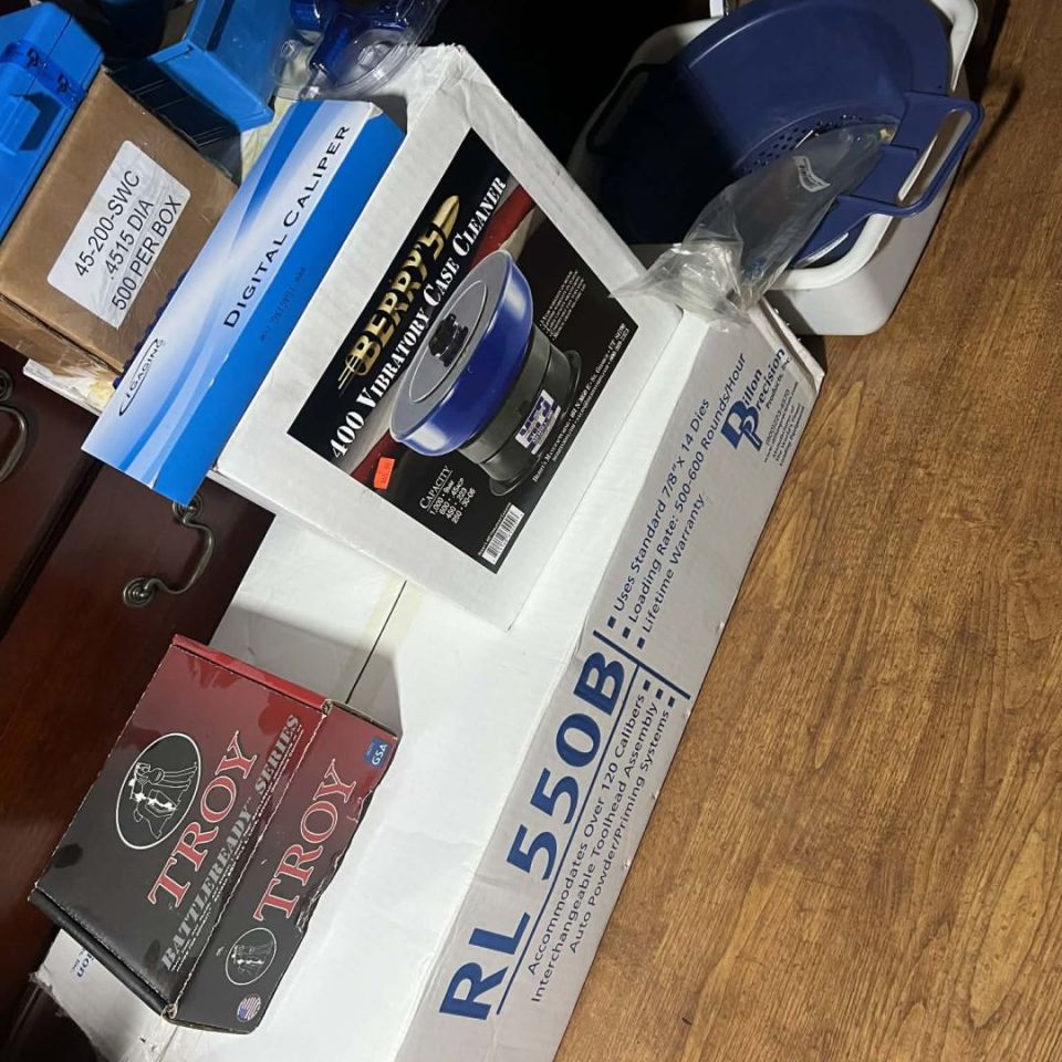 Image 1 - Dillon 550 loading press. 