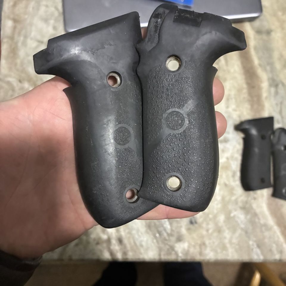 Image 3 - P226 Hogue Grips 3 sets