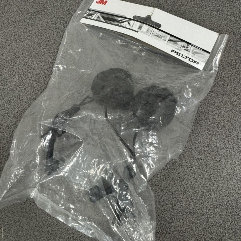 Image 2 - 3M Peltor Helmet Rail Mount