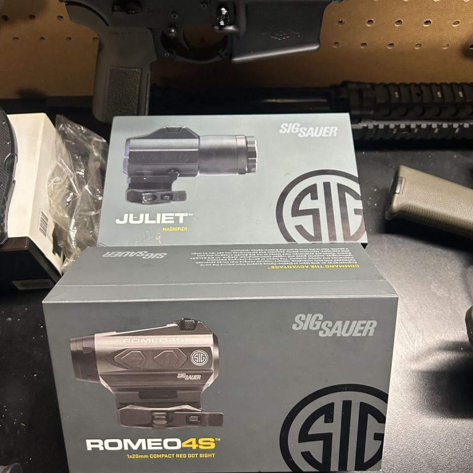 Image 1 - Sig Romeo 4s and Juliet 4 mag