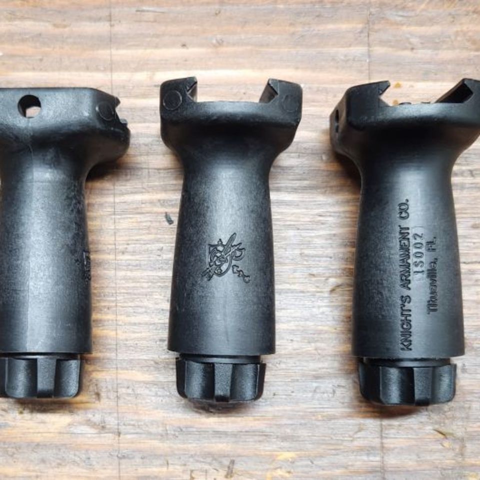 Image 1 - KAC Stubby Vertical Foregrip
