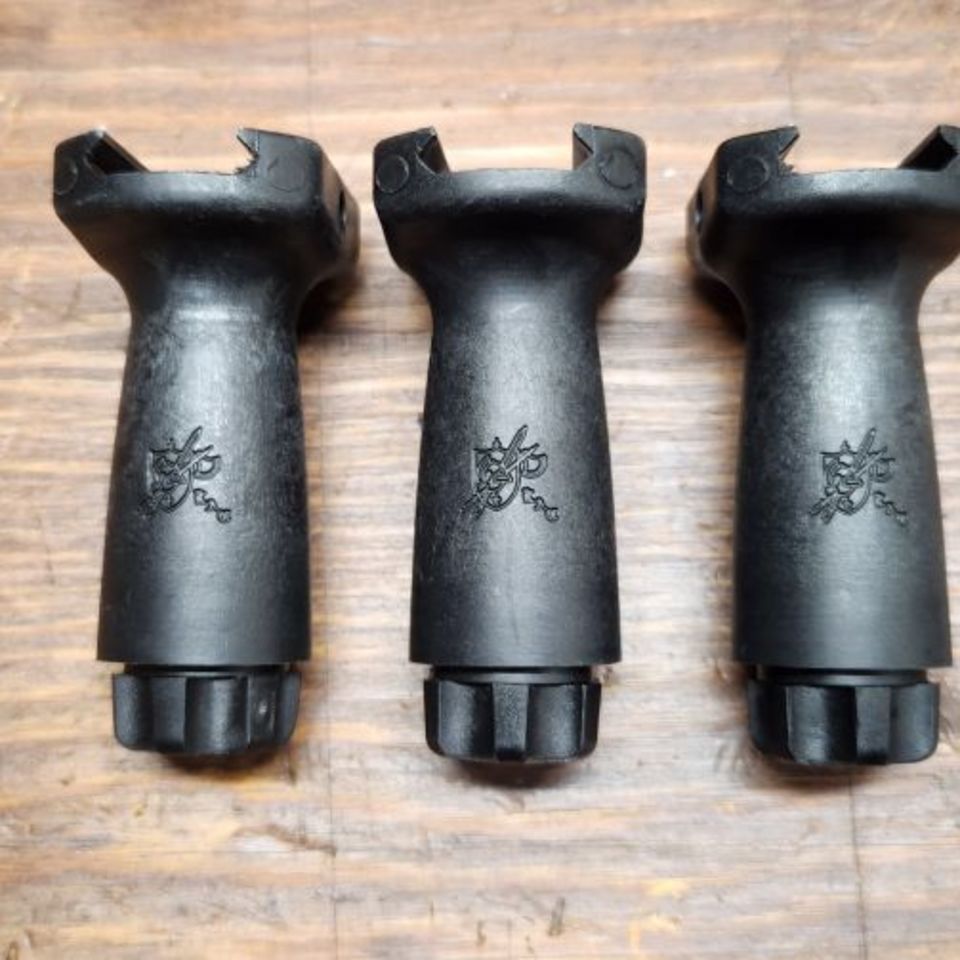 Image 1 - KAC Stubby grips