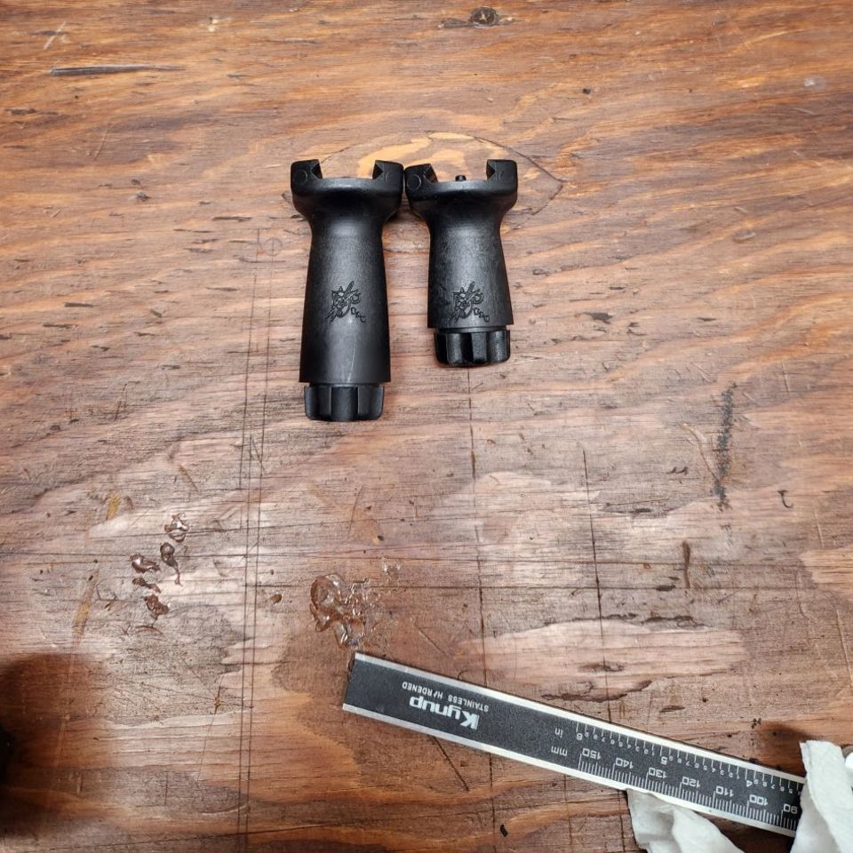 Image 1 - KAC Knights Armament Stubby foregrip