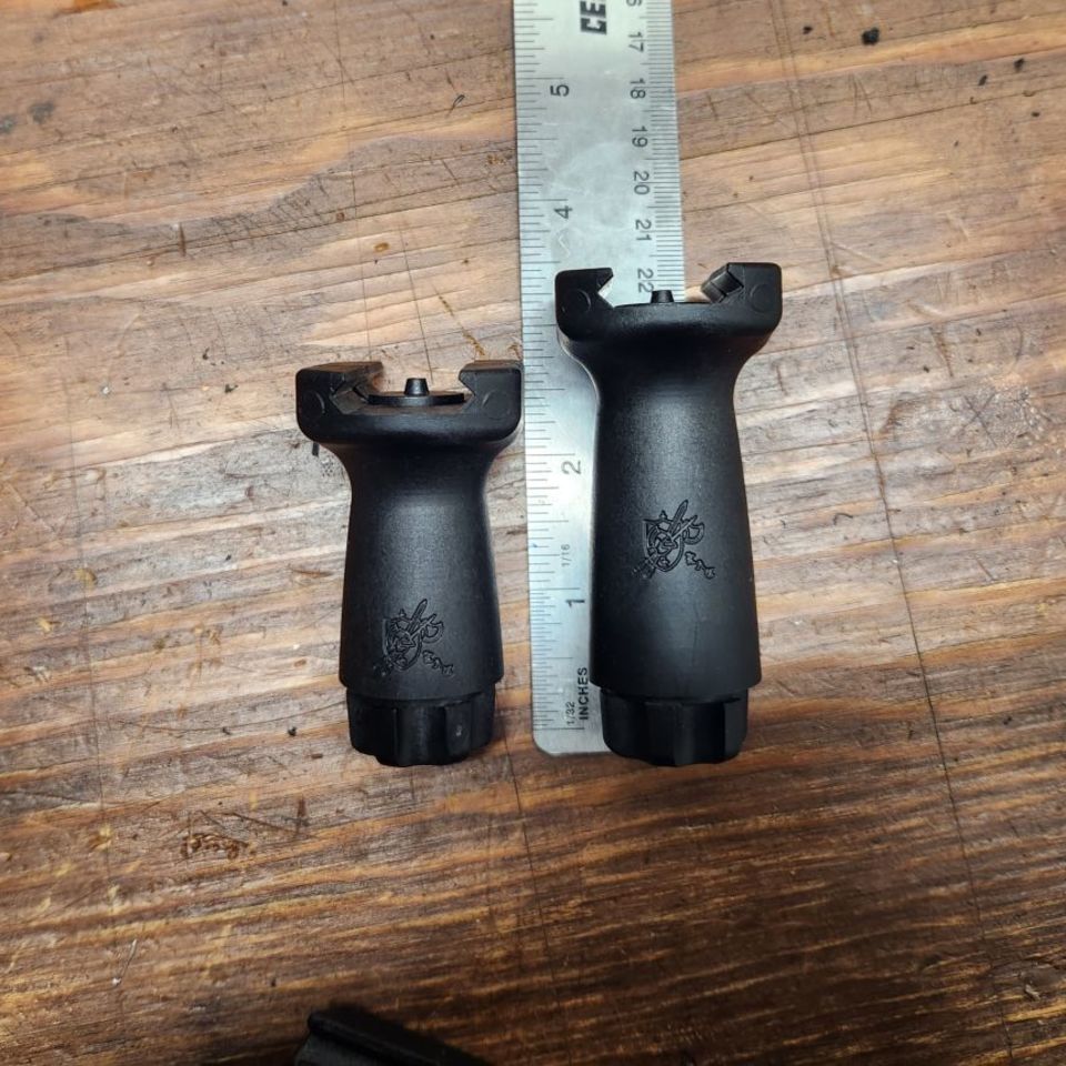 Image 2 - KAC Stubby Vertical Foregrip 