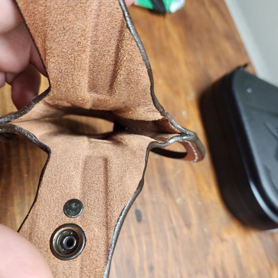 Image 4 - DeSantis Glock 17 Holster