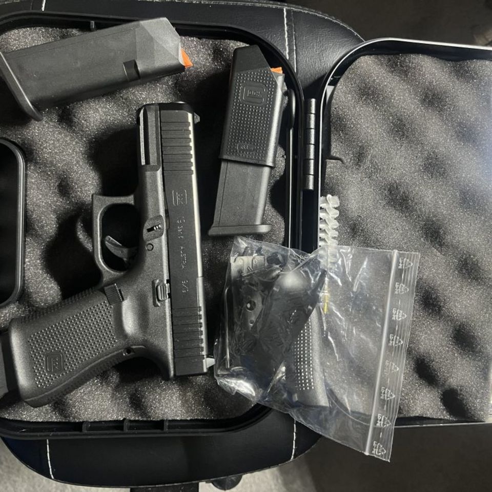 Image 2 - Glock 19 Gen 5 MOS