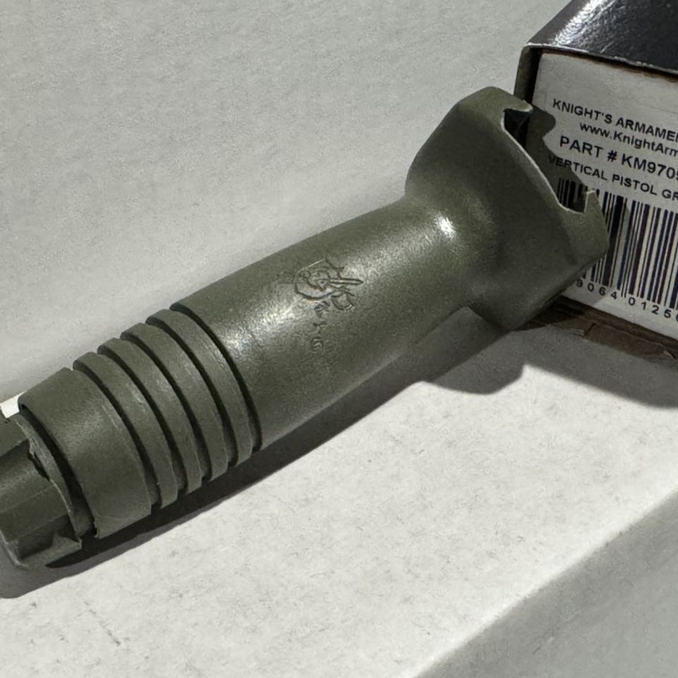 Image 2 - KAC Vero Green Vertical Grip