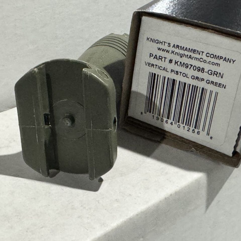 Image 3 - KAC Vero Green Vertical Grip