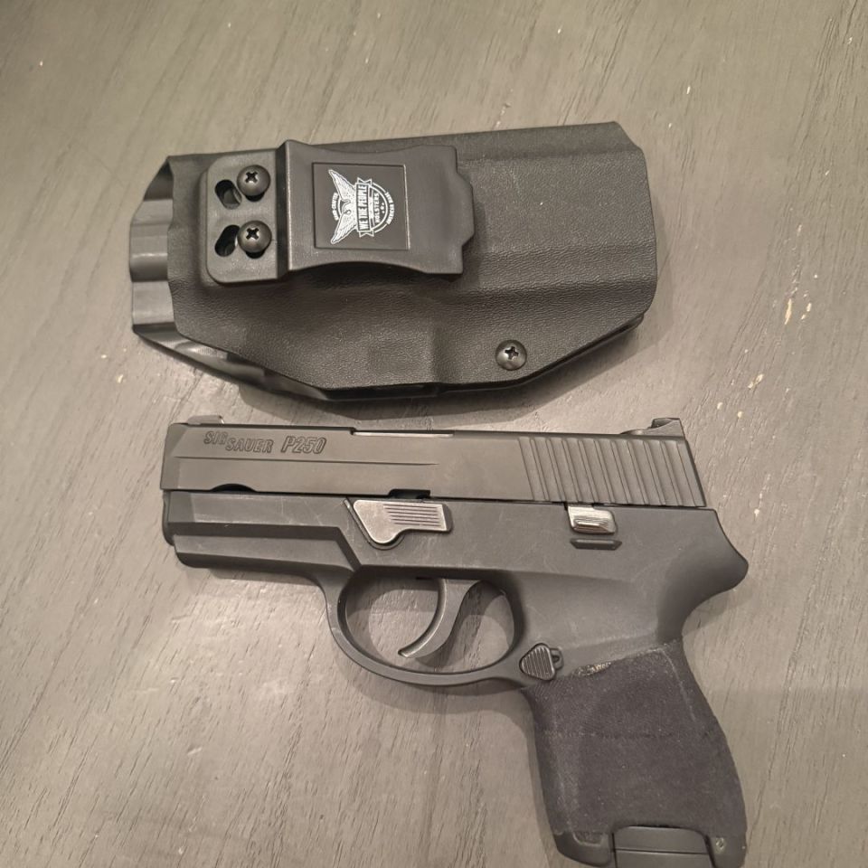 Image 3 - Sig p250 w IWB holster