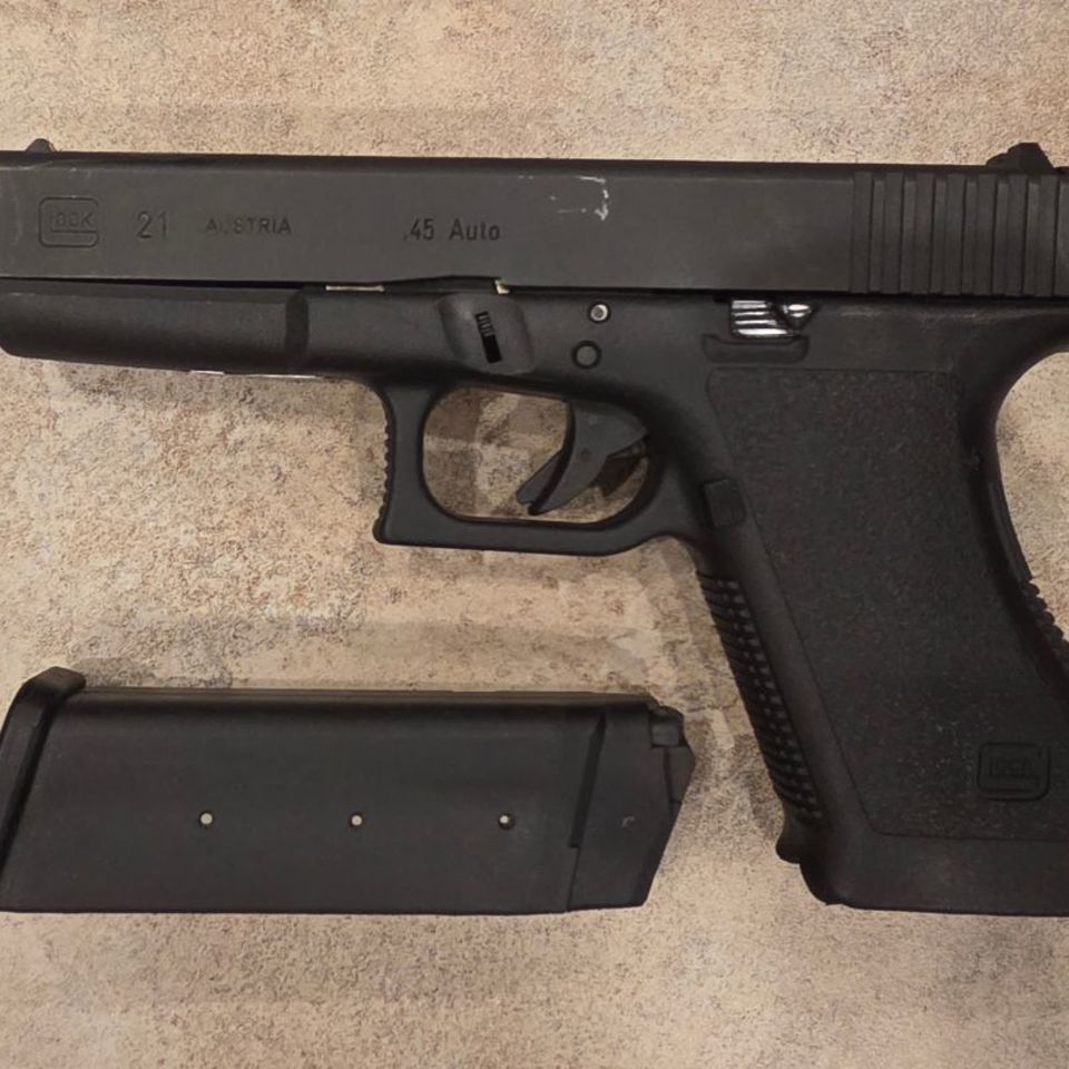 Image 2 - Glock 21 Gen 2 .45 cal