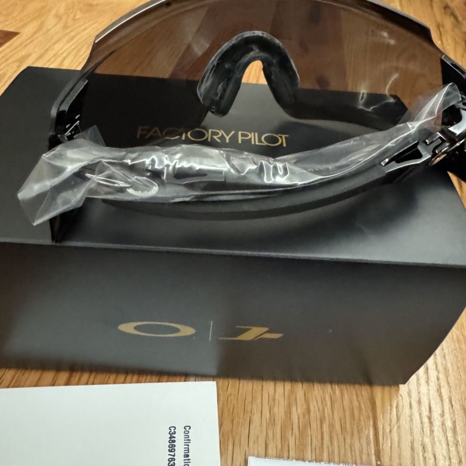 Image 3 - Oakley Kato X